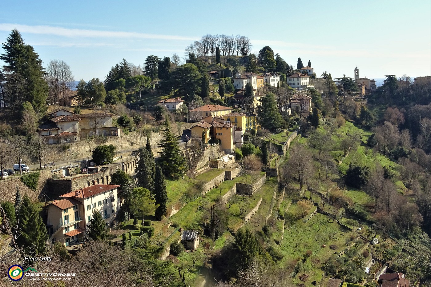 37 Vista verso San Vigilio e il suo Castello in alto.JPG